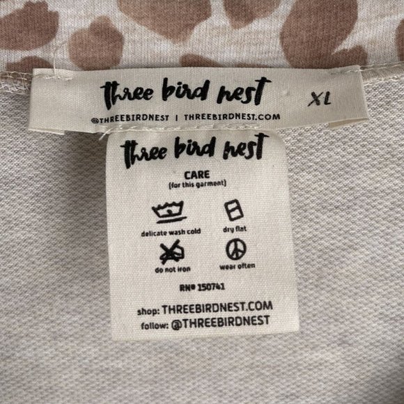 Three Bird Nest Giraffe Print Fringed V-Neck Sweater - Picture 2 of 6